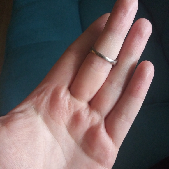 Sterling Silver and Pearl Ring - Picture 3 of 8